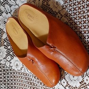 EASY SPIRIT womans slip on shoe. Toffee brown,size 6.5. Pre-owned like new.